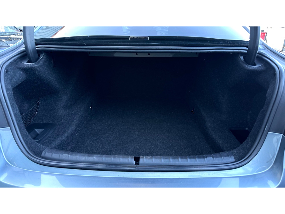 2022 BMW 5 Series - image 11