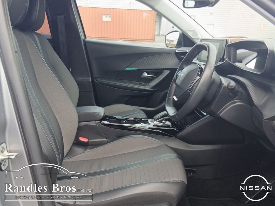 2022 Peugeot 2008 - image 10