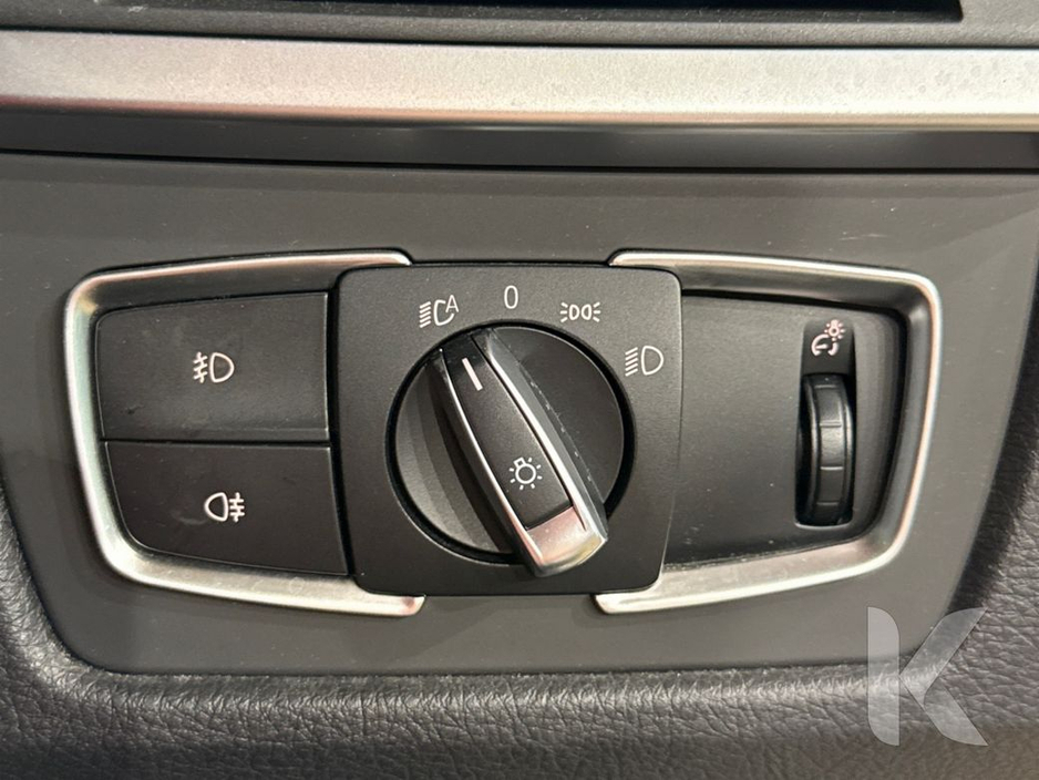 2016 BMW 3 Series - image 25