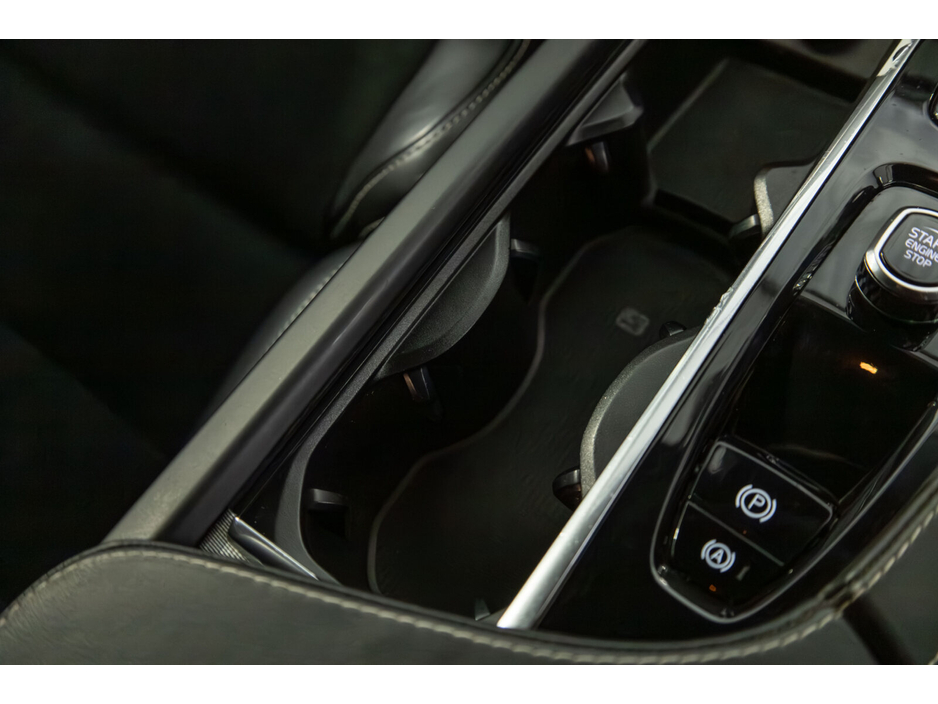 2022 Volvo XC90 PHEV T8 (390hp) R-Design AWD €59,950