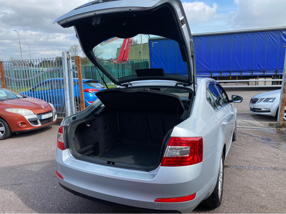 2015 Skoda Octavia - image 9