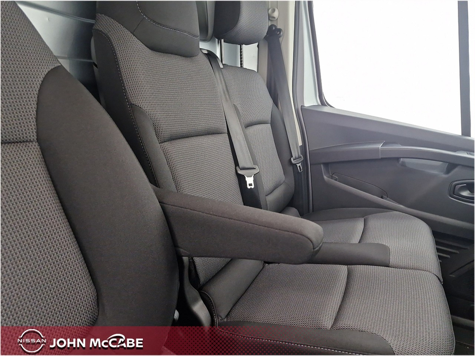 2026 Nissan Primastar - image 40