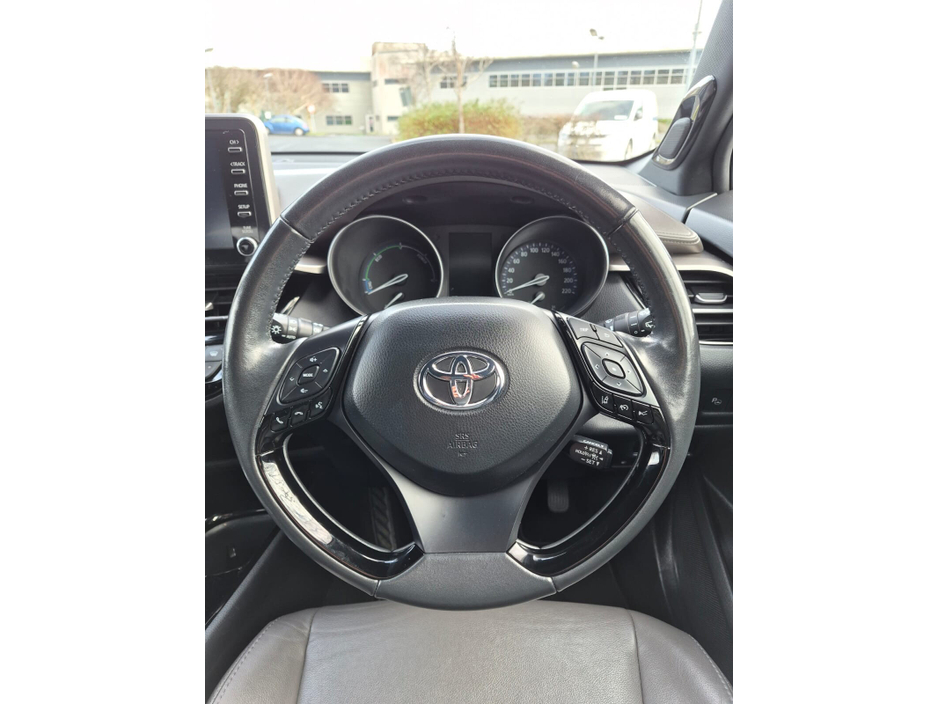 2021 Toyota C-HR 1.8 HYBRID SOL €23,999