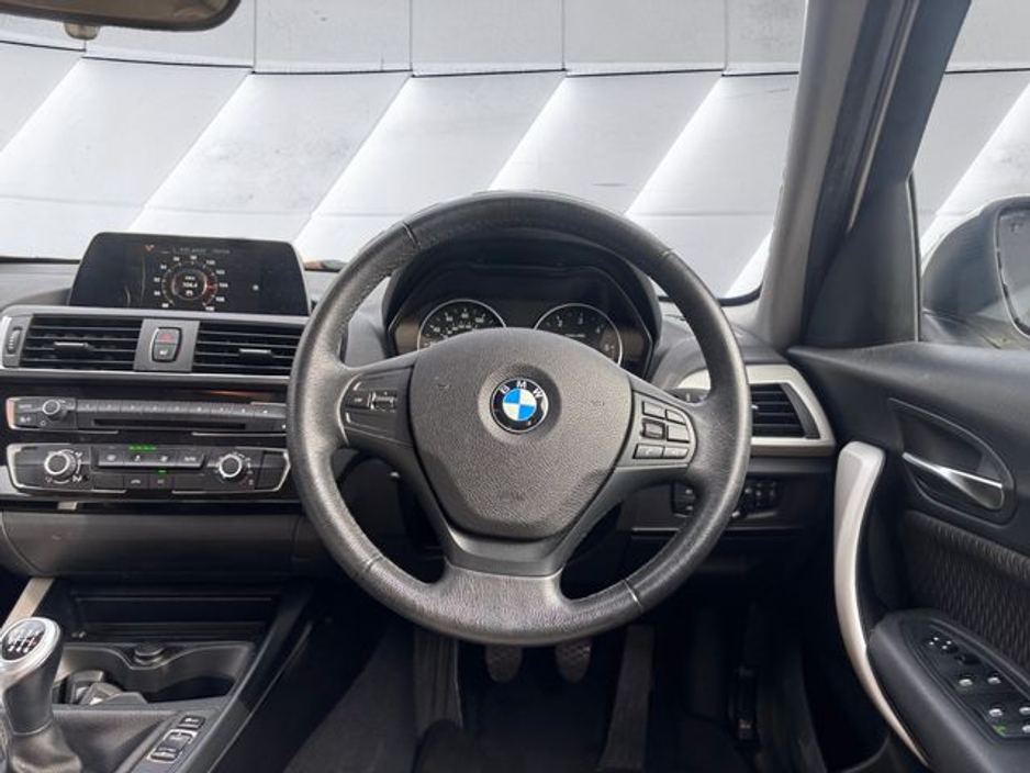 2017 BMW 1 Series - image 11