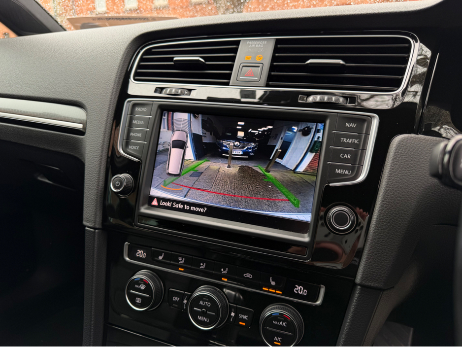 2016 Volkswagen Golf - image 33