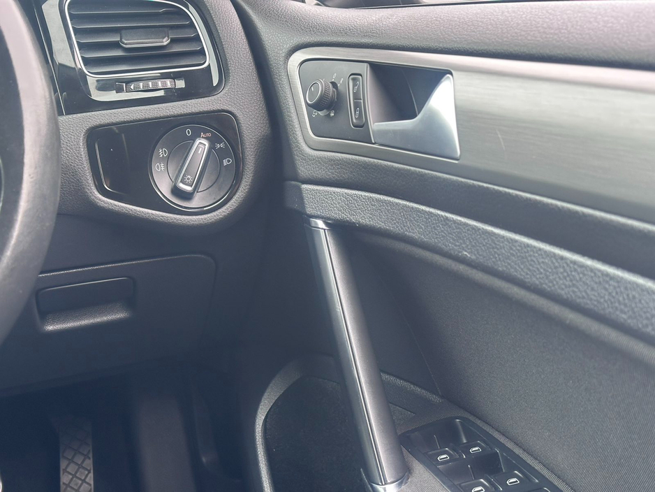 2015 Volkswagen Golf - image 21