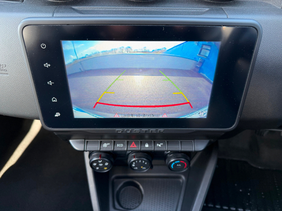 2022 Dacia Duster - image 12