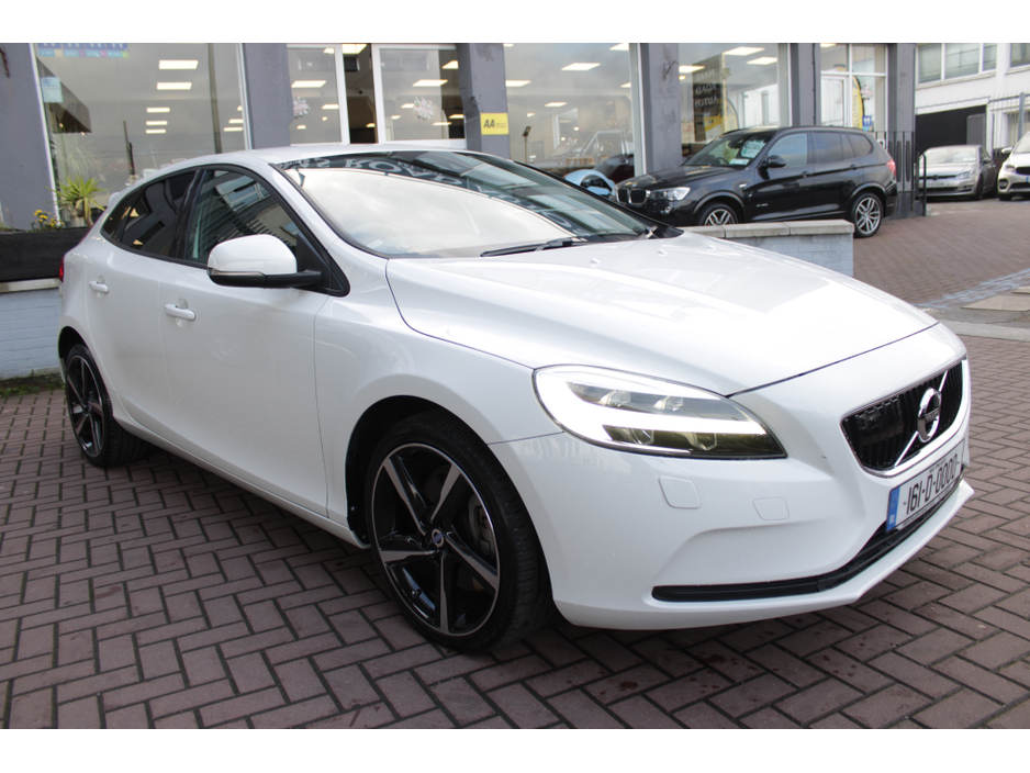 2016 Volvo V40 2.0D4 SPORT 5DR HATCHBACK AUTO HUGE SPEC  // 1 OWNER CAR // AS NEW CONDITION THROUGHOUT // BUY WITH CONFIDENCE AA AND SIMI APPROVED DEALER 2025 // FINANCE ARRANGED // €14,950