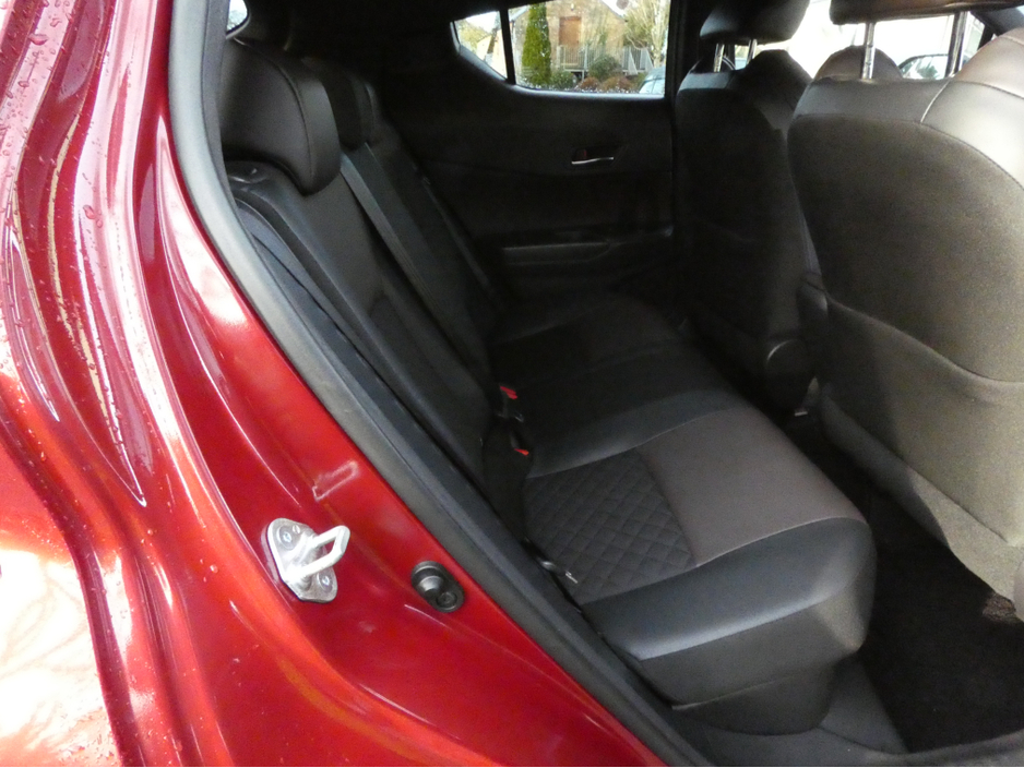 2017 Toyota C-HR 1.8 AUTO HYBRID €18,750