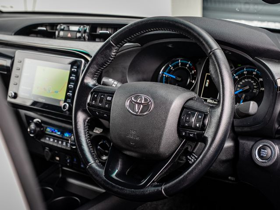 2024 Toyota Hilux - image 6
