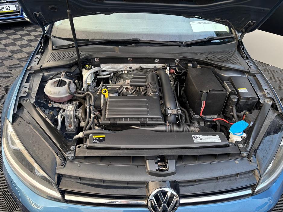 2014 Volkswagen Golf - image 8