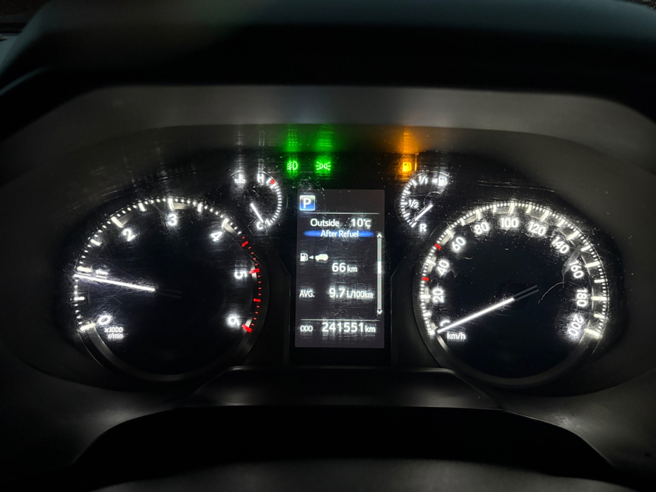 2019 Toyota Landcruiser - image 10