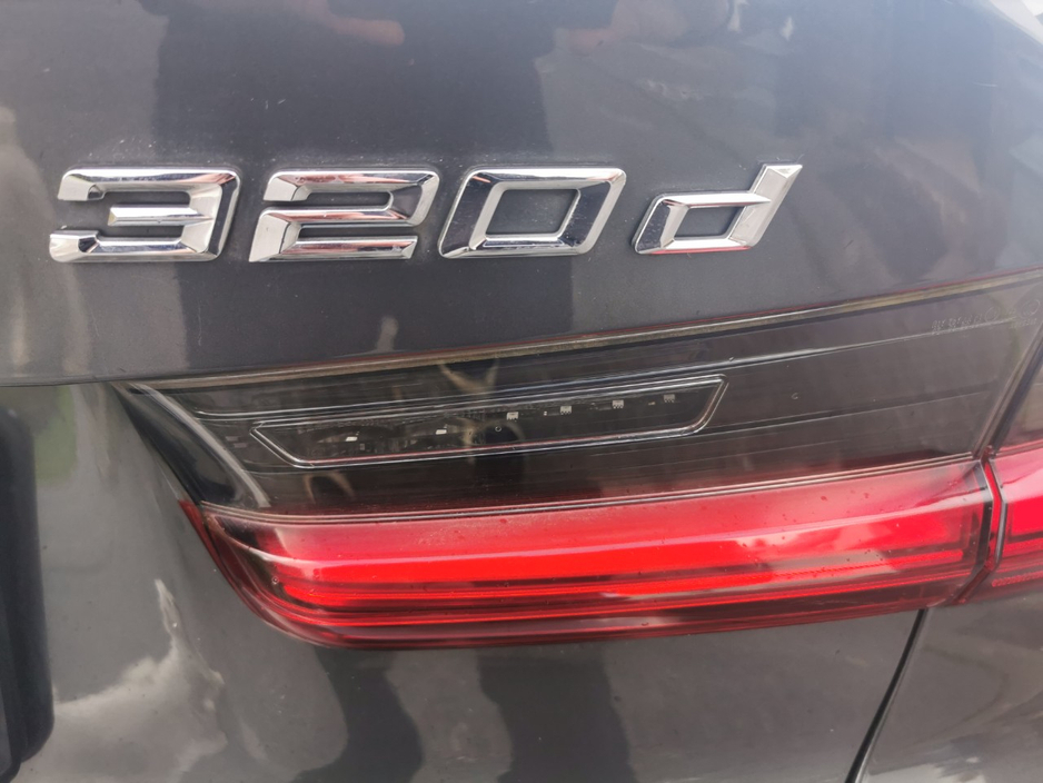 2019 BMW 3 Series - image 19