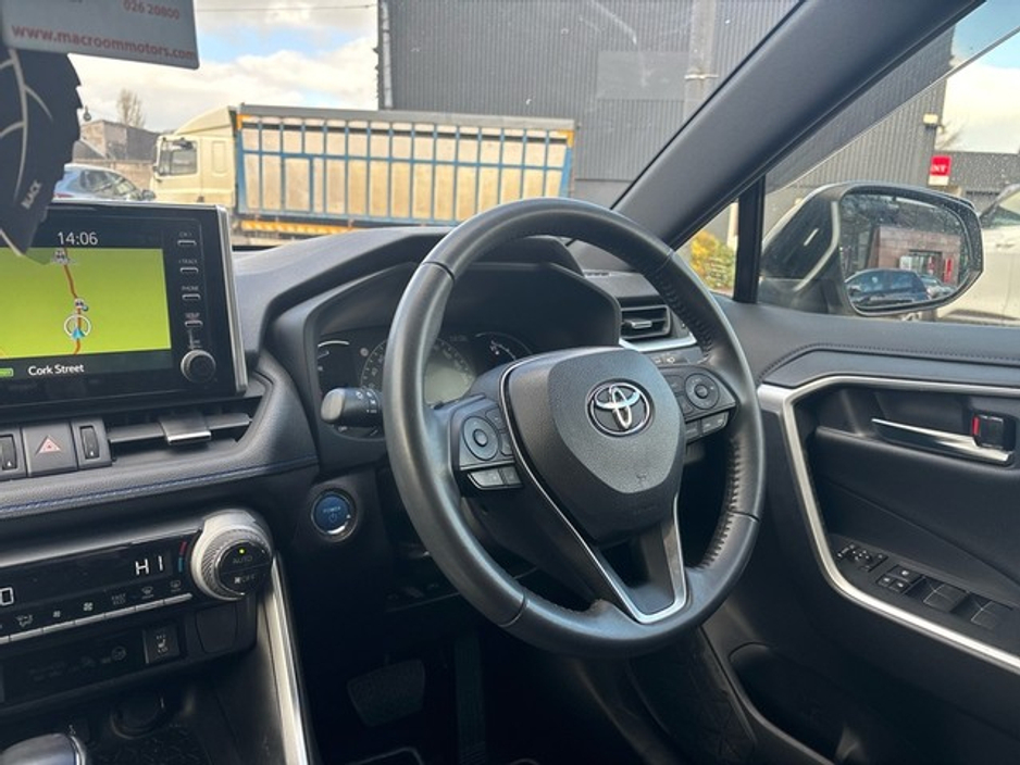 2022 Toyota Rav4 - image 9