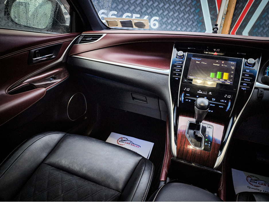 2015 Toyota Harrier - image 19