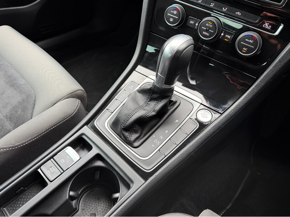 2016 Volkswagen Golf - image 19