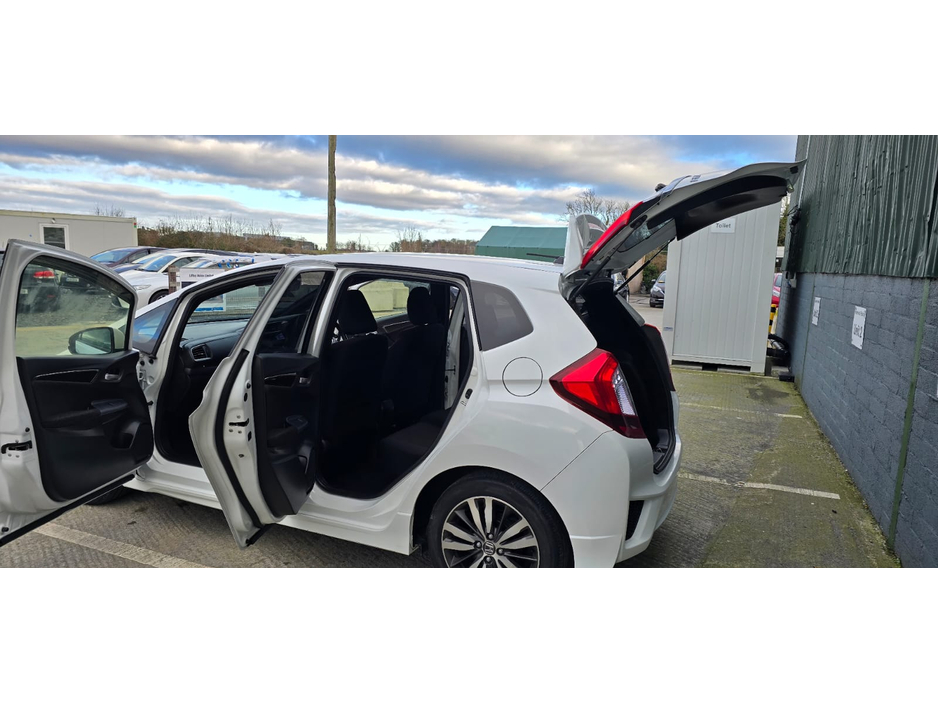 2015 Honda Fit - image 6