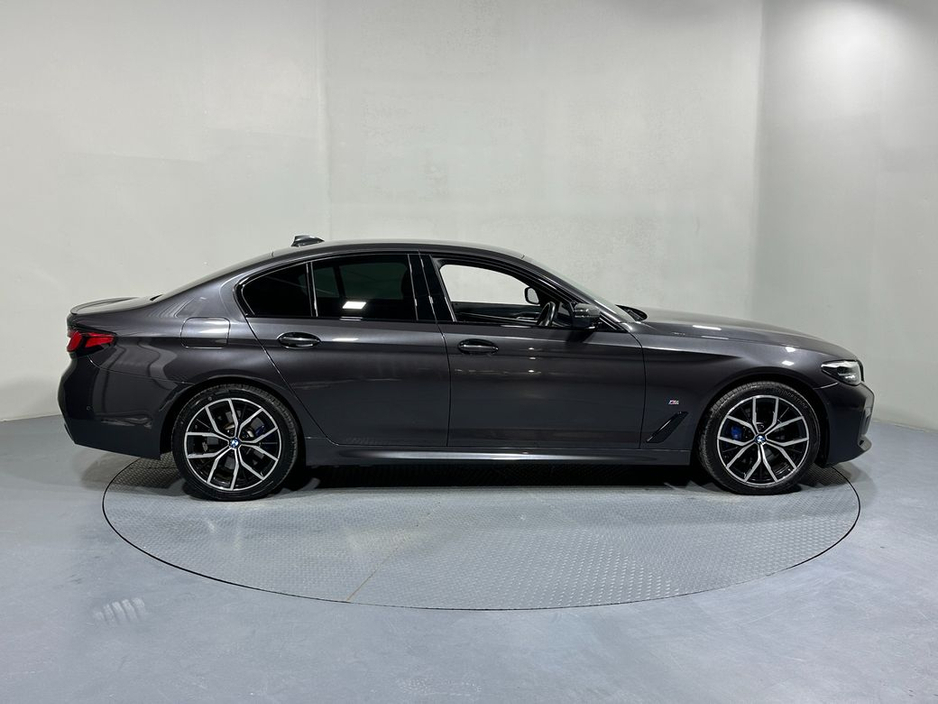 2020 BMW 5 Series - image 7