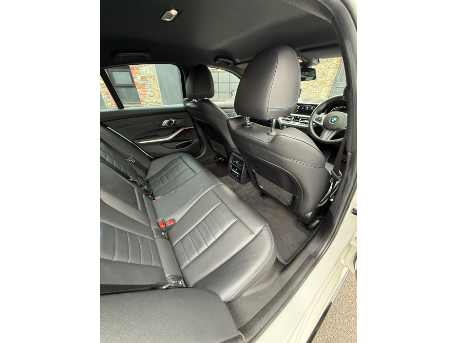 2019 BMW 3 Series - image 20