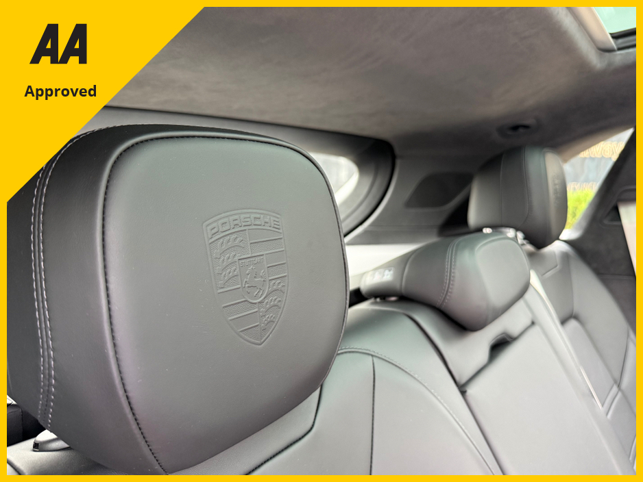 2023 Porsche Cayenne - image 33