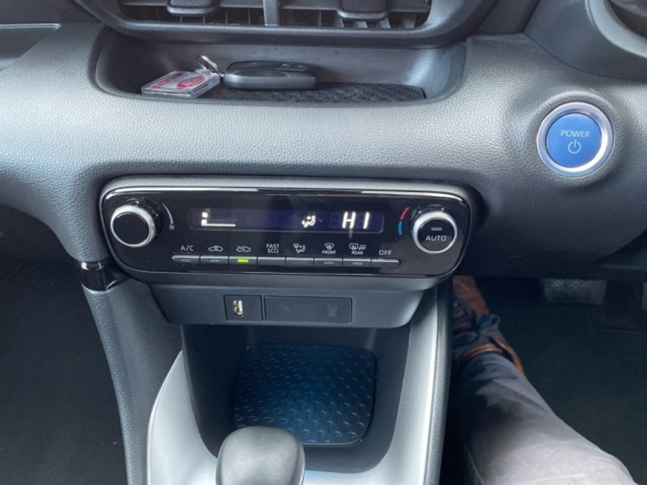 2023 Toyota Yaris 1.5 HYBRID L/SPORT // Remote Central Locking // Front Electric Windows // Rear Electric Windows // Electric Mirrors // Finger Tip Stereo Controls €23,795