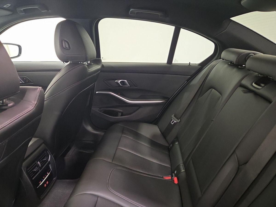2025 BMW 3 Series - image 11