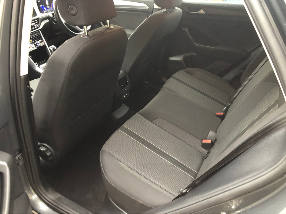 2022 Volkswagen T-Roc - image 9