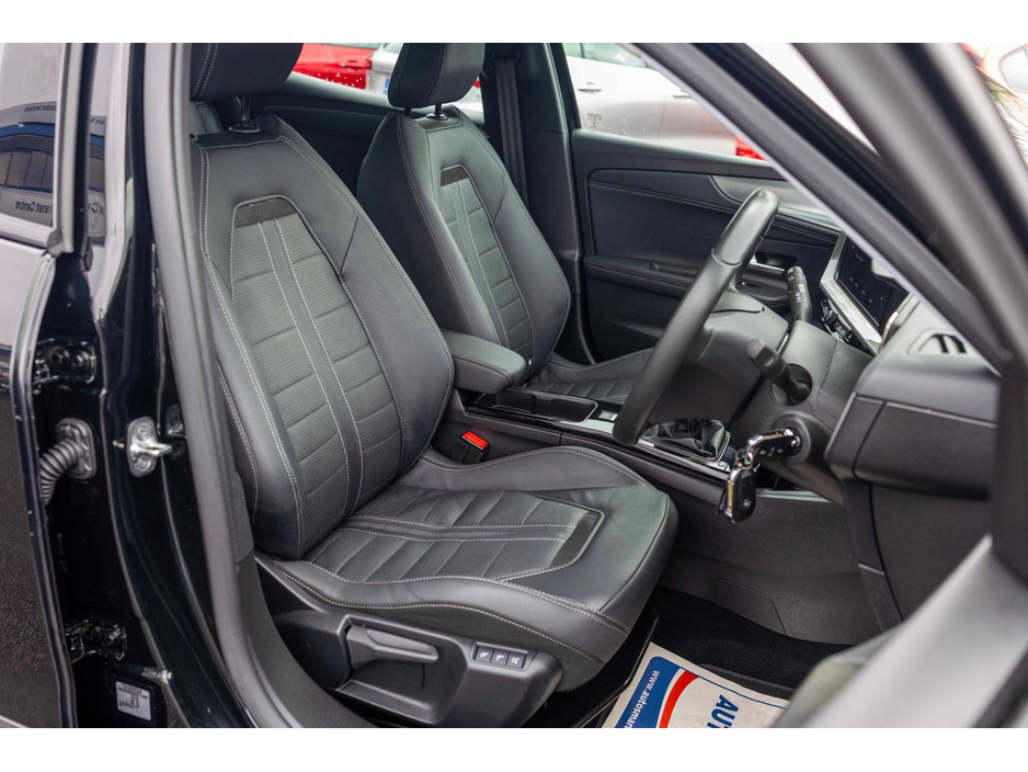 2023 Opel Mokka - image 10