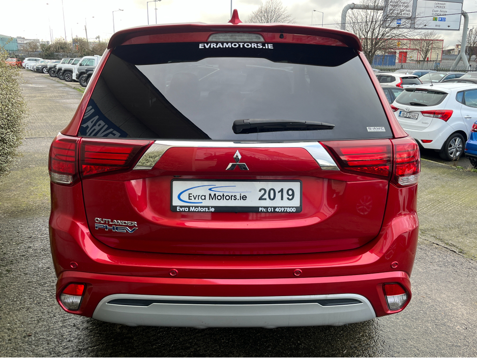 2019 Mitsubishi Outlander G 4WD AUTOMATIC 2.4 PETROL PLUG IN HYBRID //HIGH SPEC//HALF LEATHER SEATS//HEATED SEATS AND STEERING WHEEL//REVERSE CAMERA//KEYLESS ENTRY// €22,950