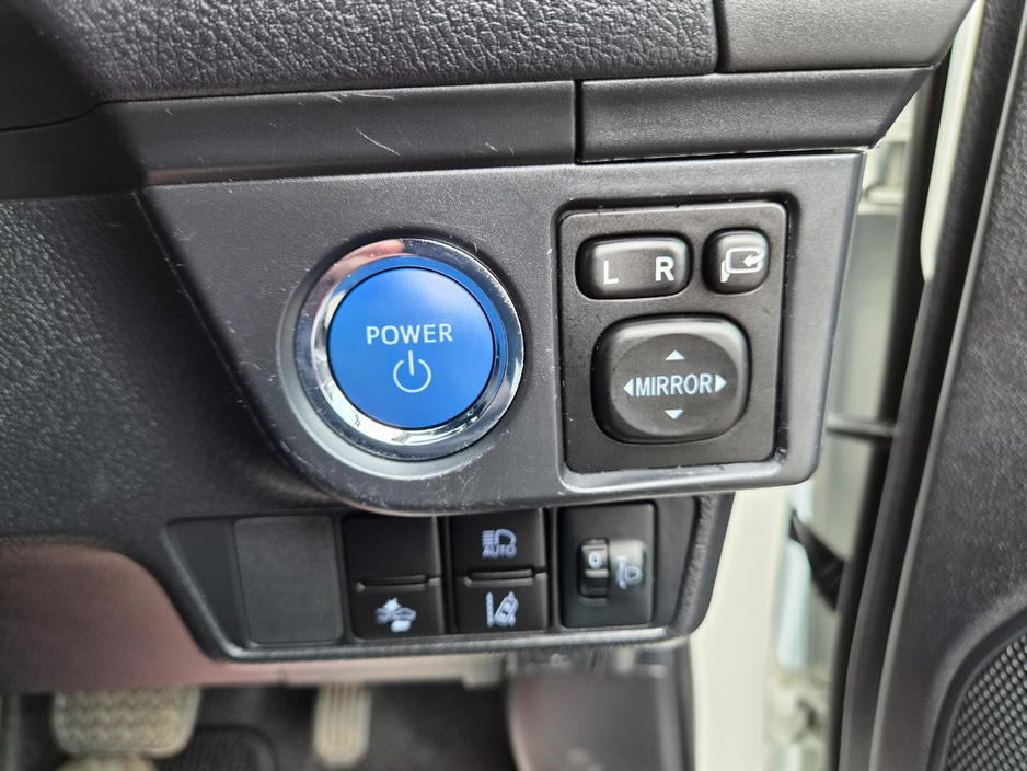 2020 Toyota Corolla - image 18