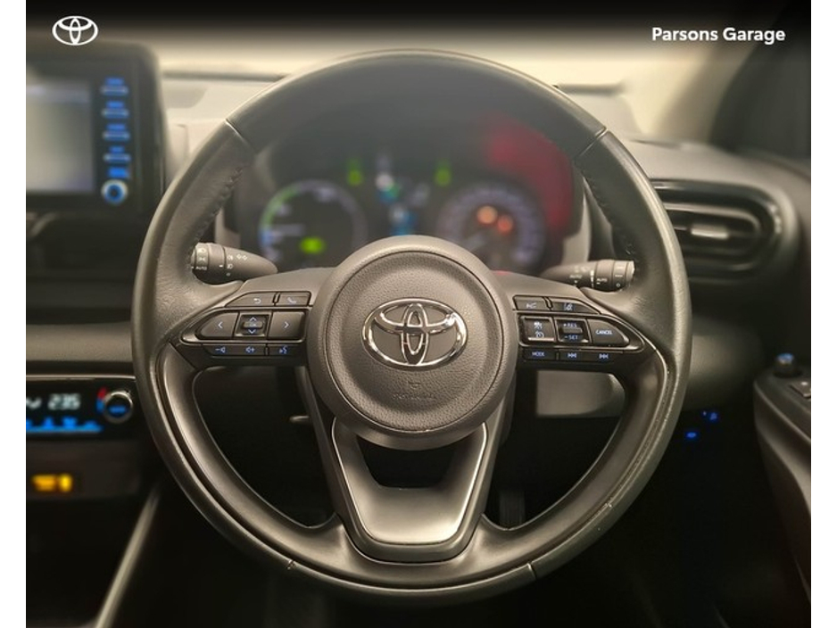2023 Toyota Yaris - image 8