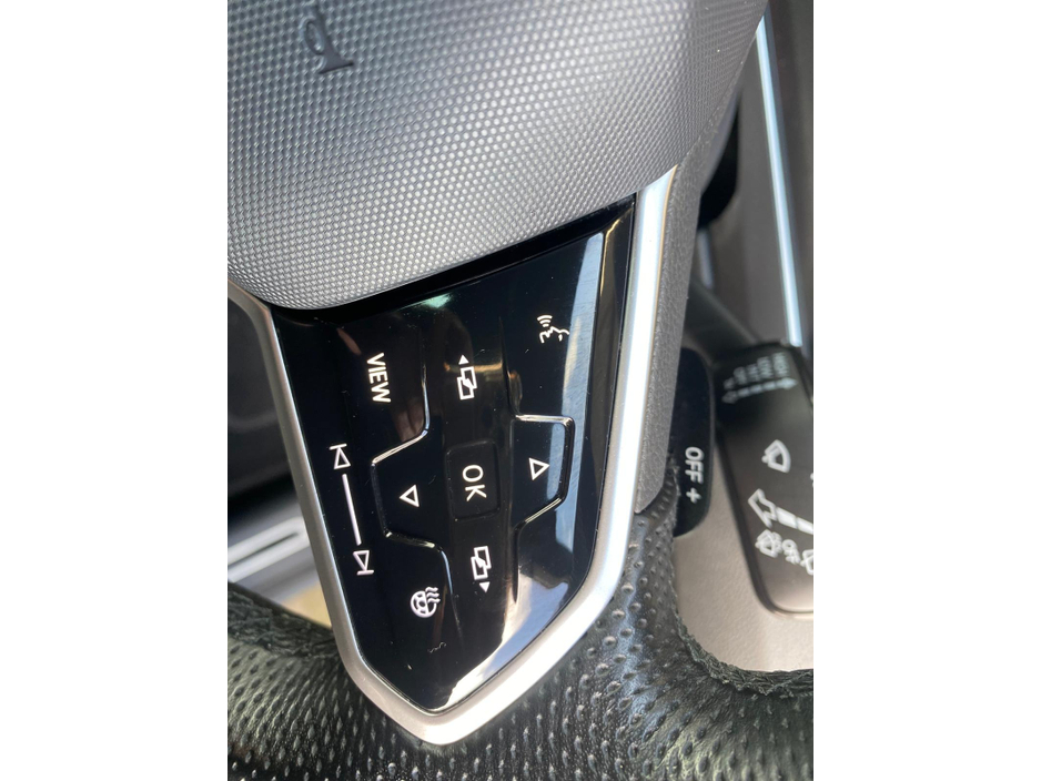 2023 Volkswagen Tiguan - image 18