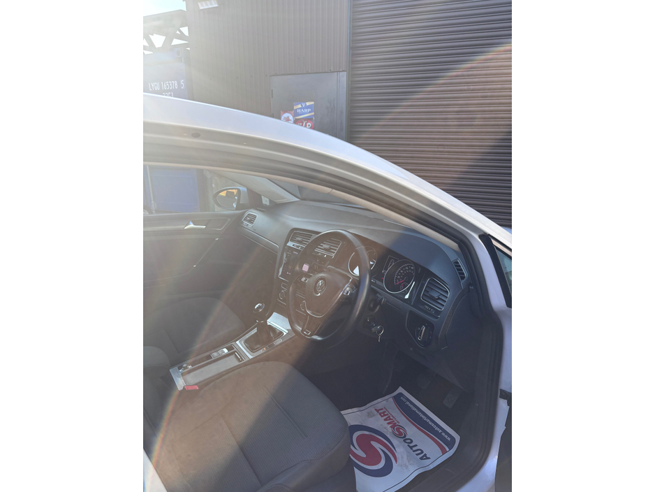 2017 Volkswagen Golf - image 10