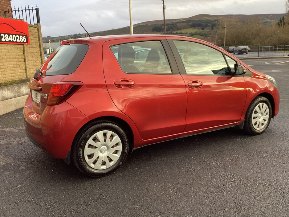 2015 Toyota Yaris - image 4