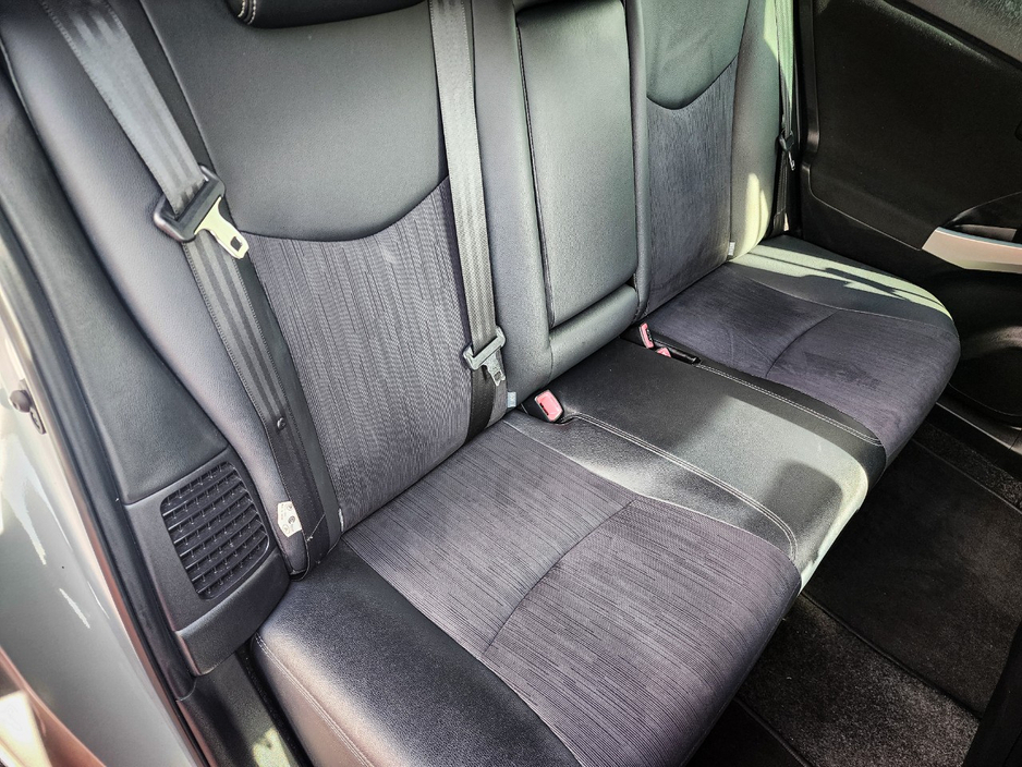 2015 Toyota Prius - image 31