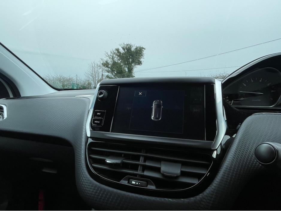 2016 Peugeot 208 1.2 Petrol Automatic LOW KM €9,900