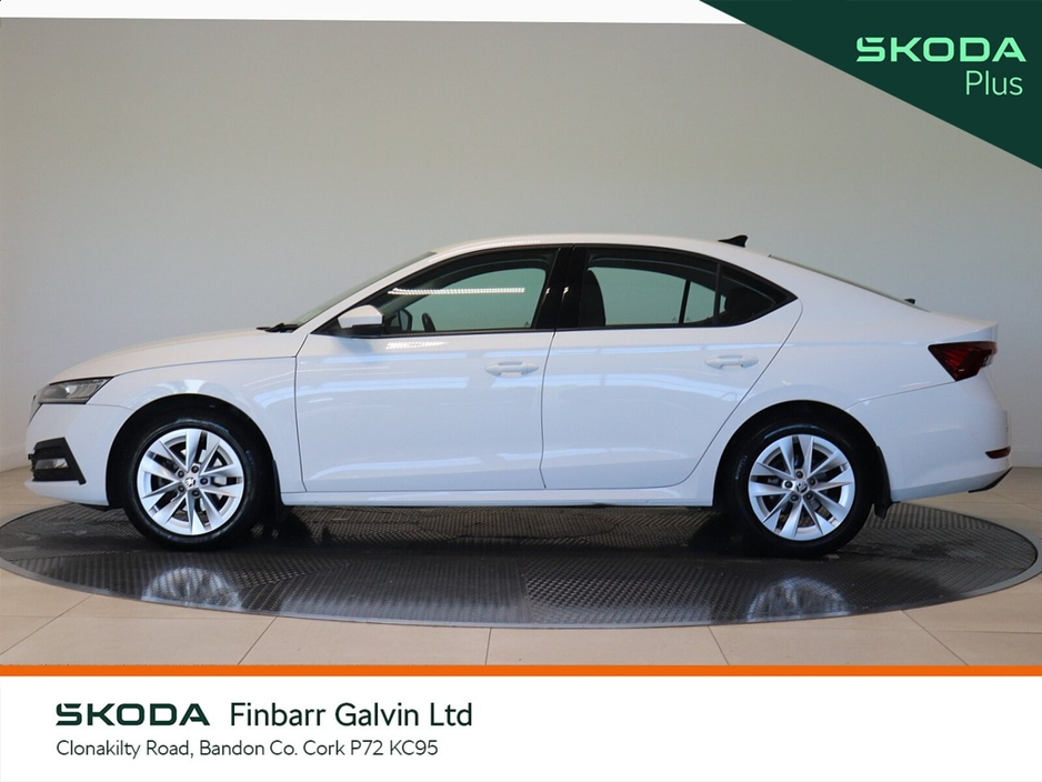 2023 Skoda Octavia - image 6
