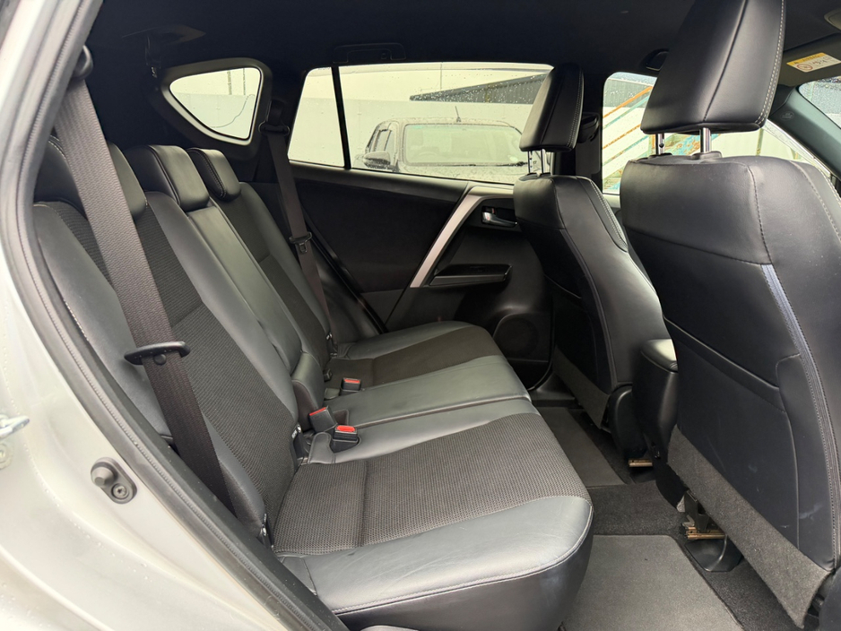 2017 Toyota Rav4 - image 15