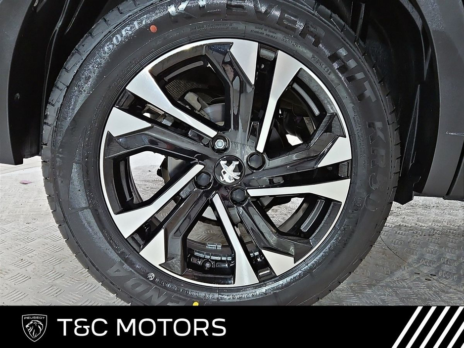 2023 Peugeot 2008 Automatic - Heated Seats - Reversing Camera & Sensors, 18" Diamond Cut Alloy Wheels, Cruise Control, Apple Car Play/Android Auto €27,995