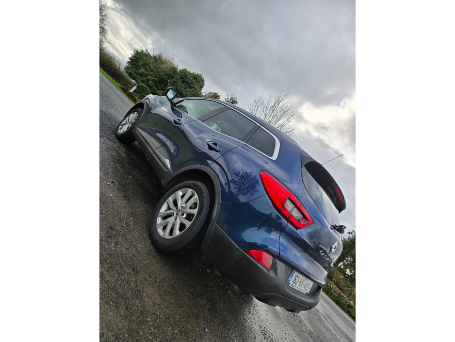 2016 Renault Kadjar - image 2