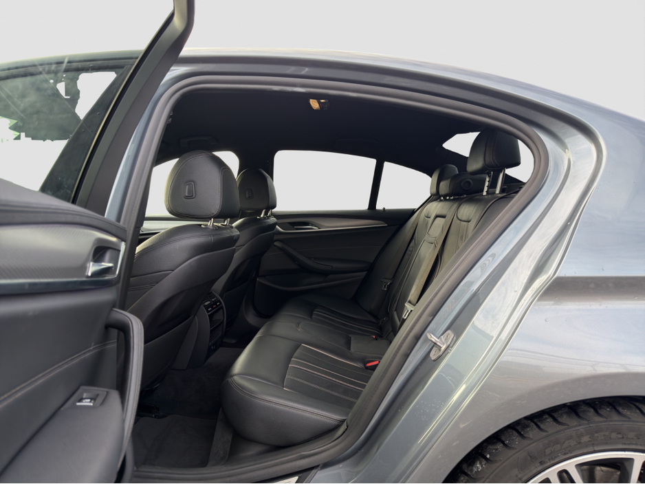 2018 BMW 5 Series - image 14