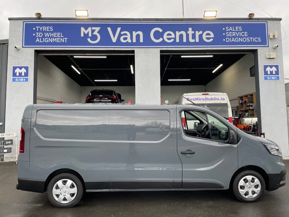 2023 Renault Trafic - image 6