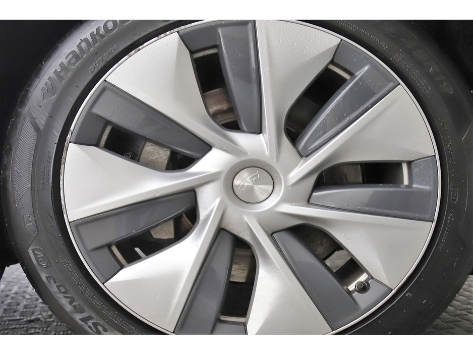 2024 Tesla Model Y LONG RANGE AWD Dual Motor €37,490