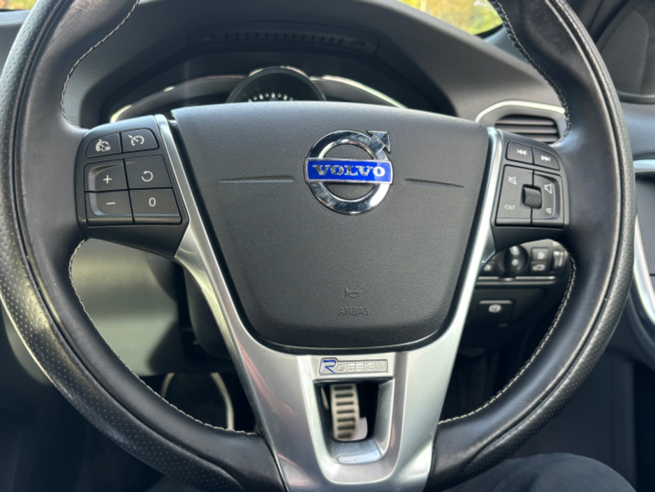 2015 Volvo S60 - image 12