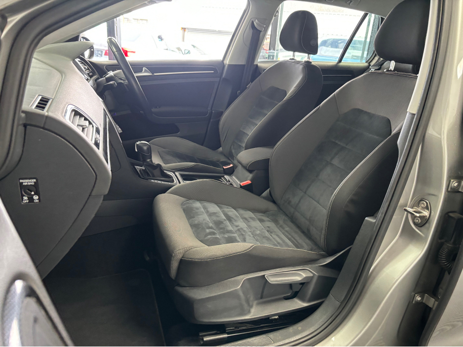 2013 Volkswagen Golf - image 15