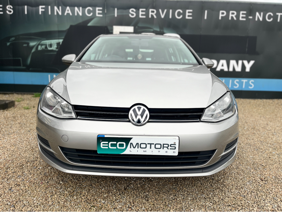 2017 Volkswagen Golf - image 2