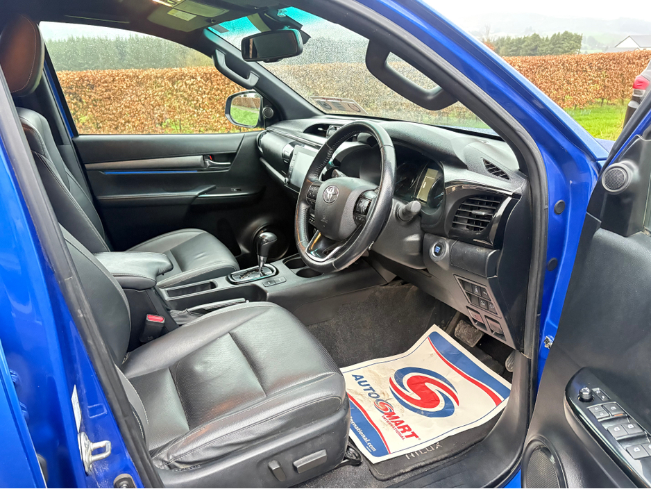 2023 Toyota Hilux - image 11