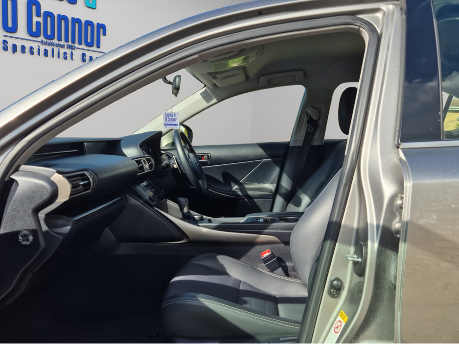 2014 Lexus IS 300 h - image 7