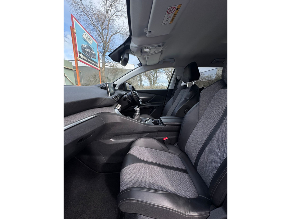 2019 Peugeot 5008 - image 14