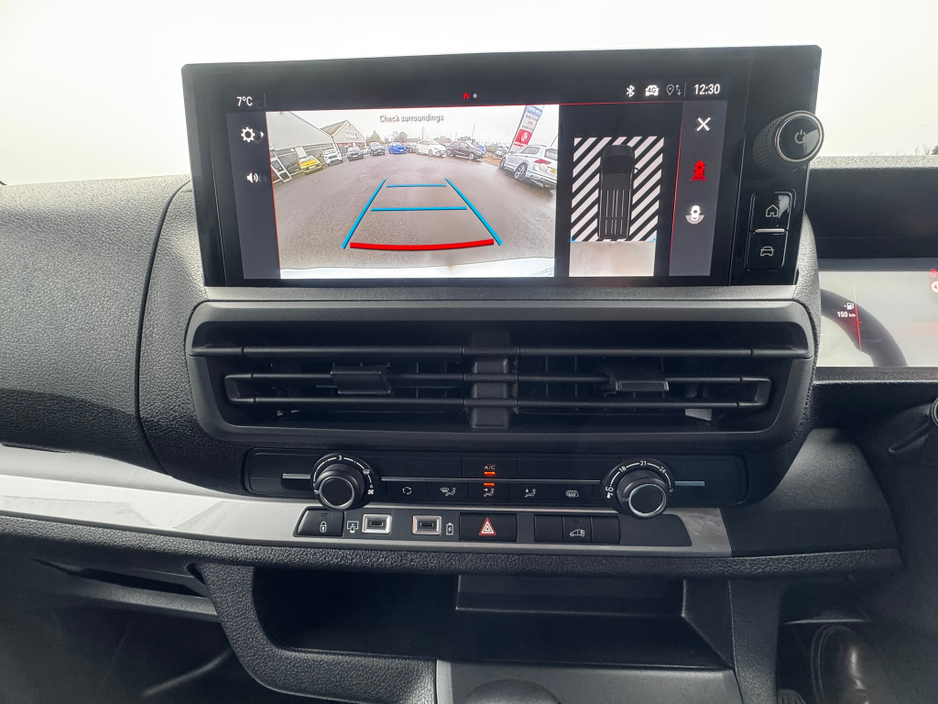 2025 Opel Vivaro - image 18